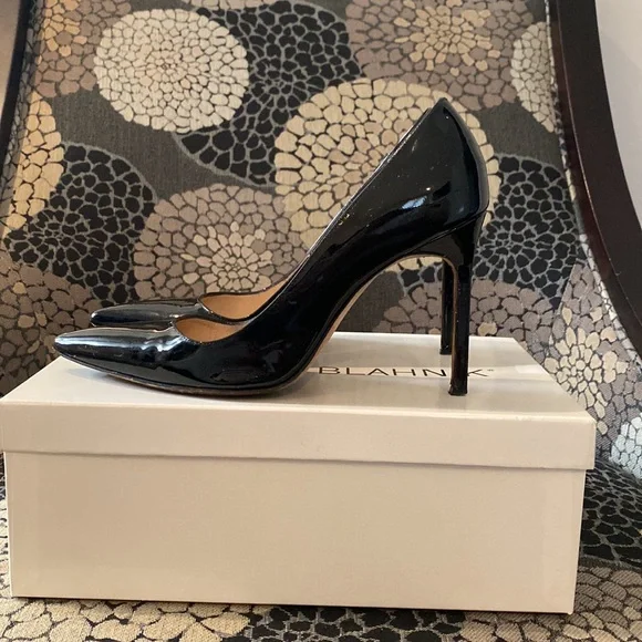 Patent Leather black Manolo Blahnik - Picture 2 of 4
